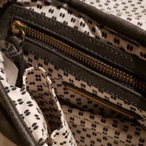 Steve Madden Bags - Steve madden shoulder cross mid size purse Steve Madden Bags - Steve madden shoulder cross mid size purse
